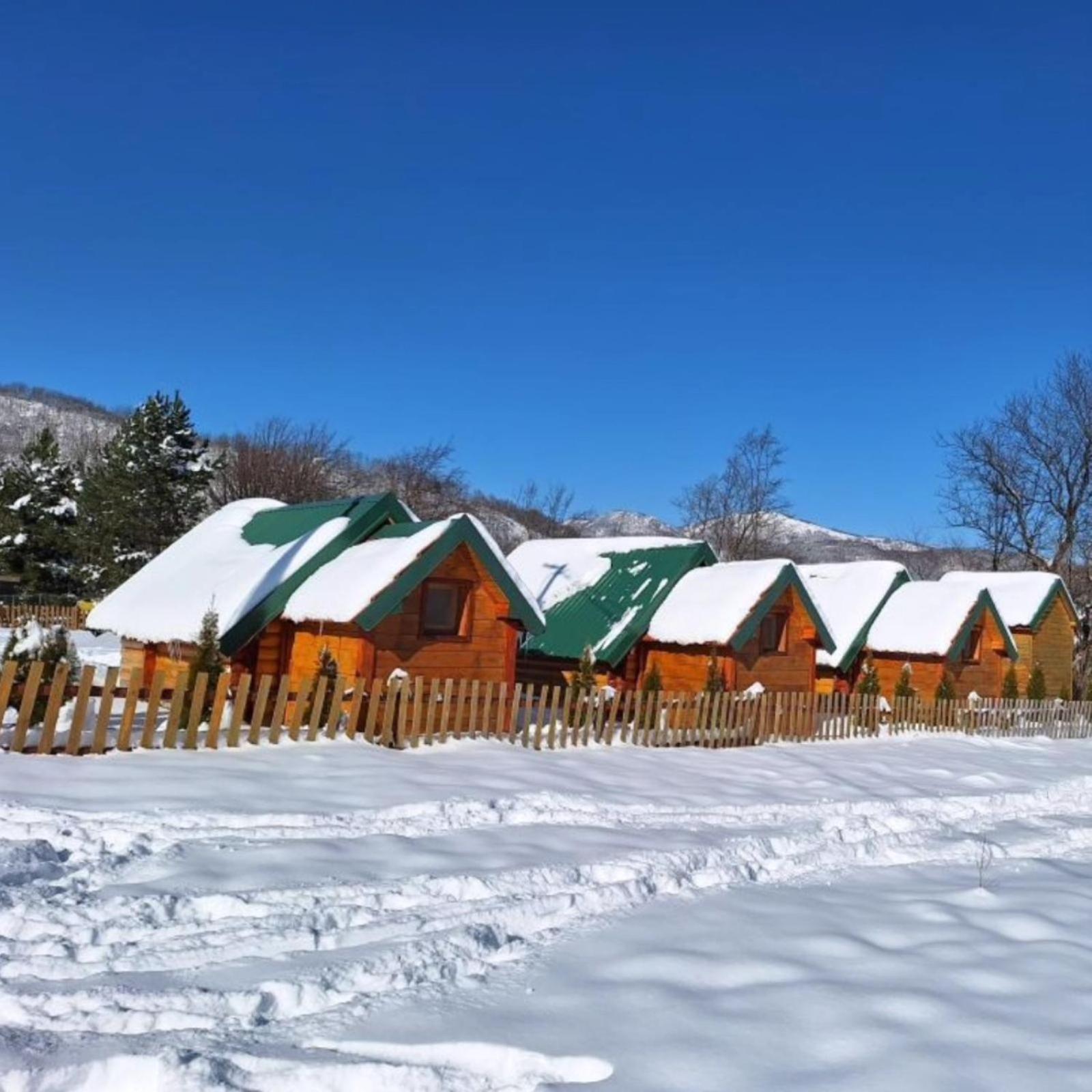 Konaci Oceva Zemlja Bungalovi Konaci Oceva Zemlja Vikendica مويكوفاتش المظهر الخارجي الصورة
